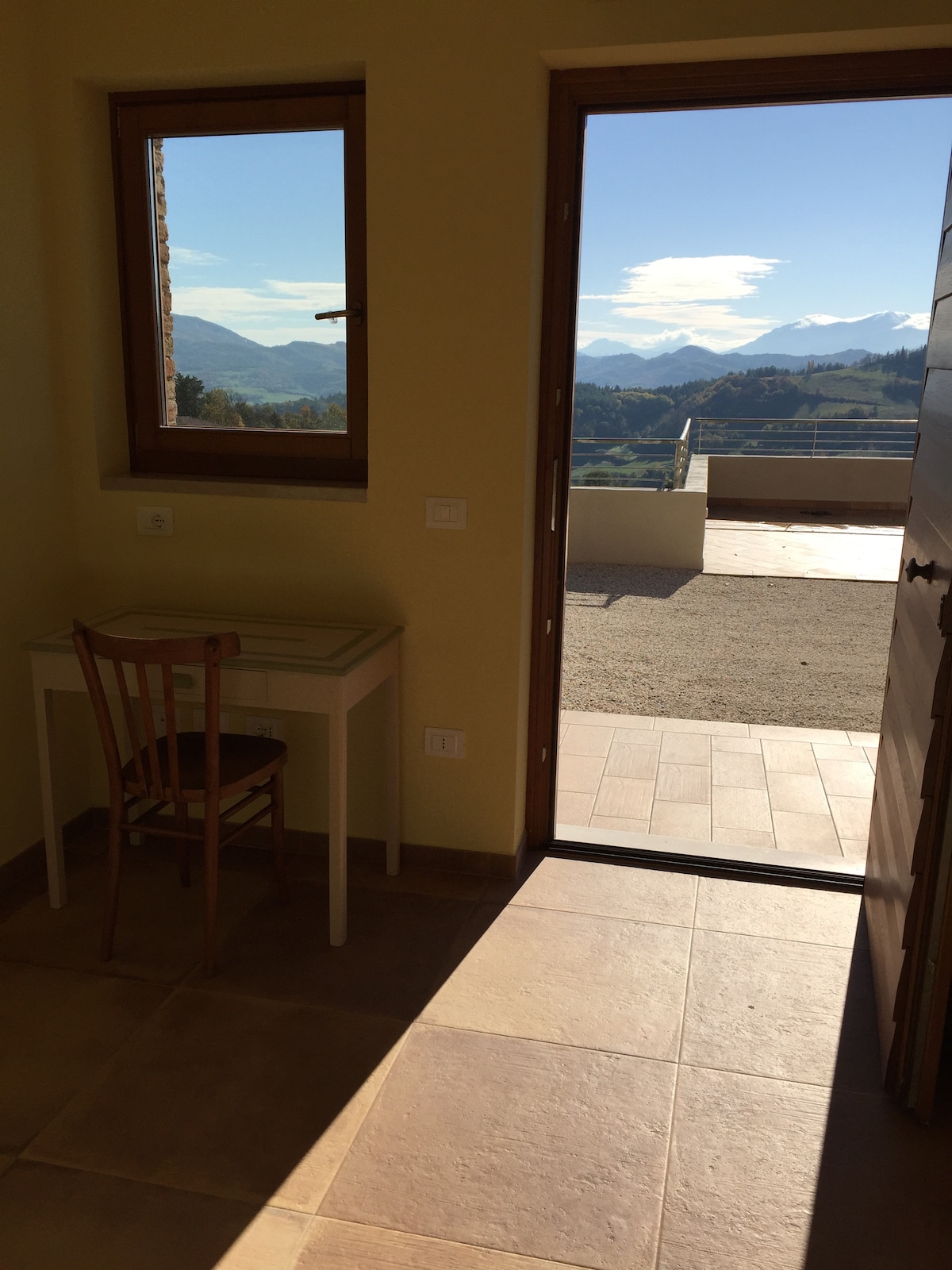 ห้องพักพร้อมวิวบนเนินเขาเออร์บิโน