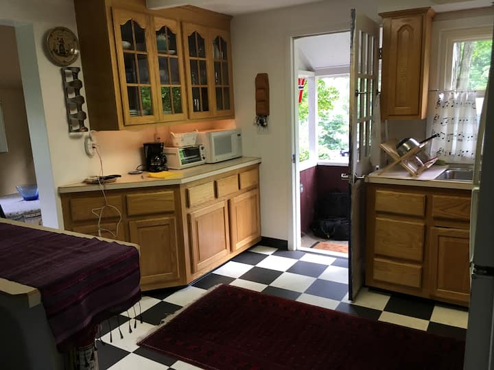 Lake Beseck cottage Cottages for Rent in Middlefield, Connecticut