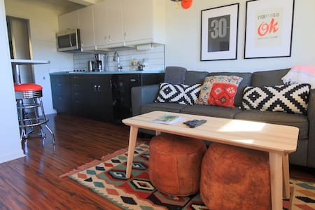 Modern, Cozy One Bedroom GEM