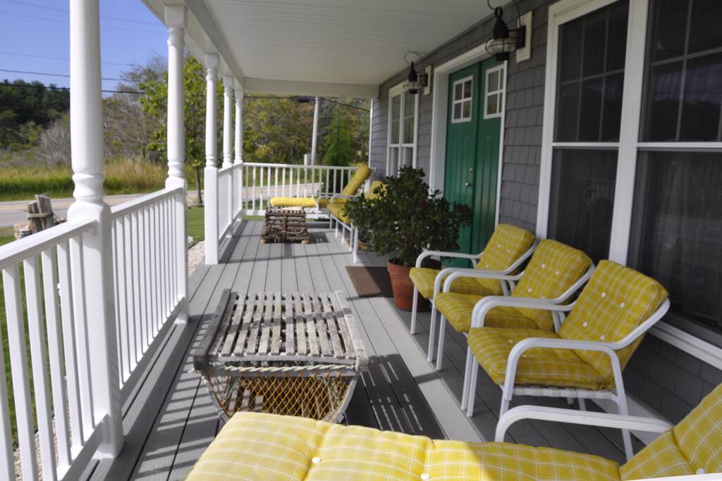 Nice place to watch comings and goings..