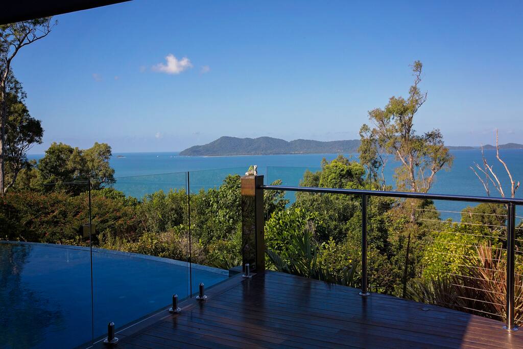 Horizon's Mission Beach - pool to Dunk Island