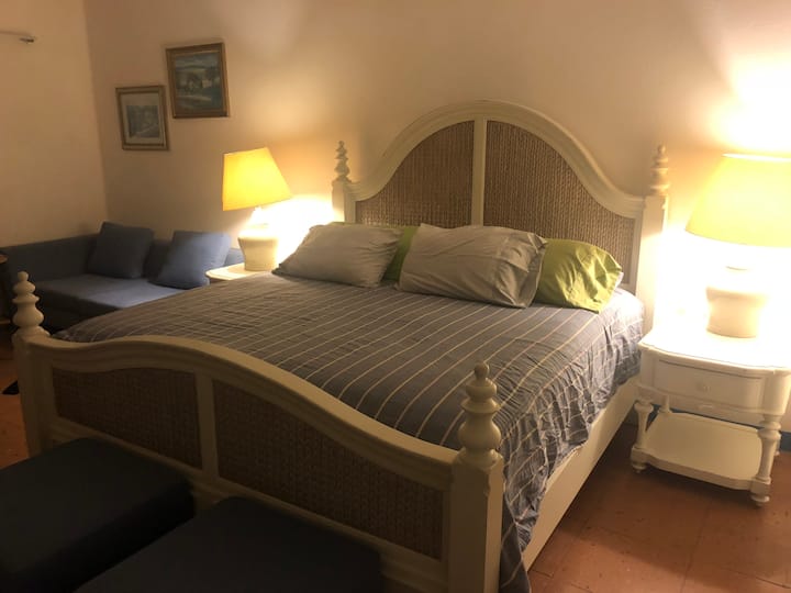 Glavna spavaća soba noću 2