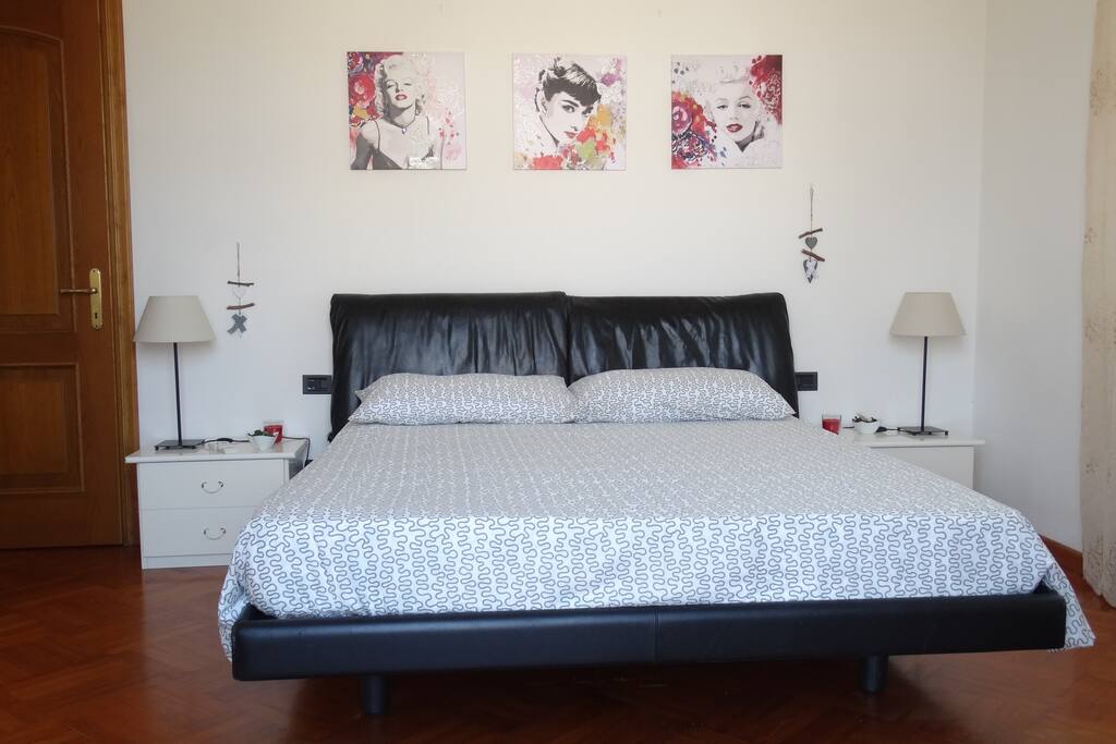 letto matrimoniale camera