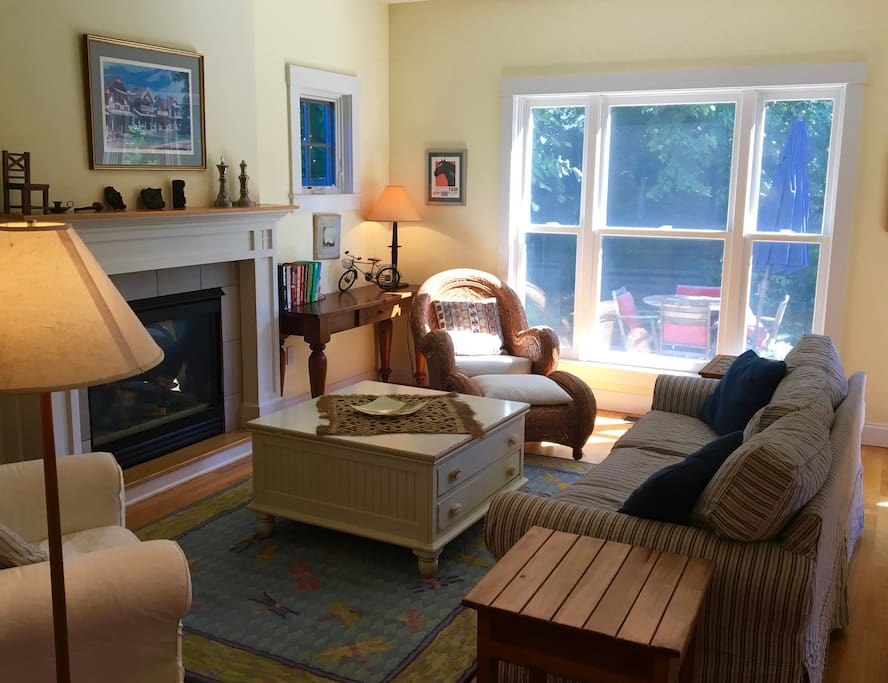 The cozy living room with gas fireplace