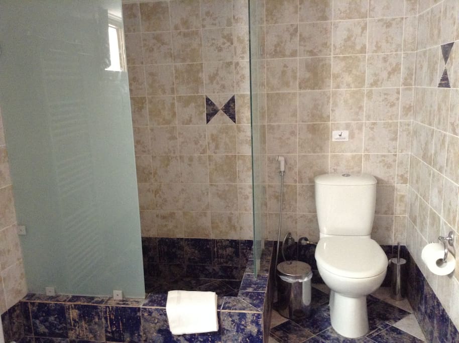 Full Bathroom with Washing Machine