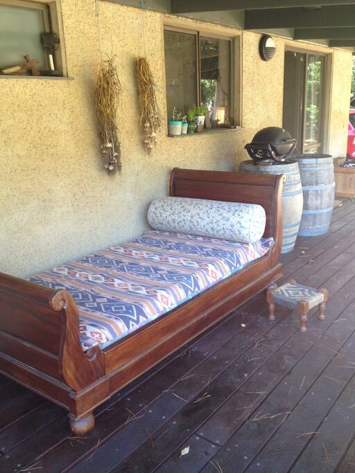 Daybed and webber