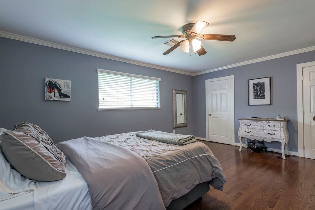 Huge bedroom