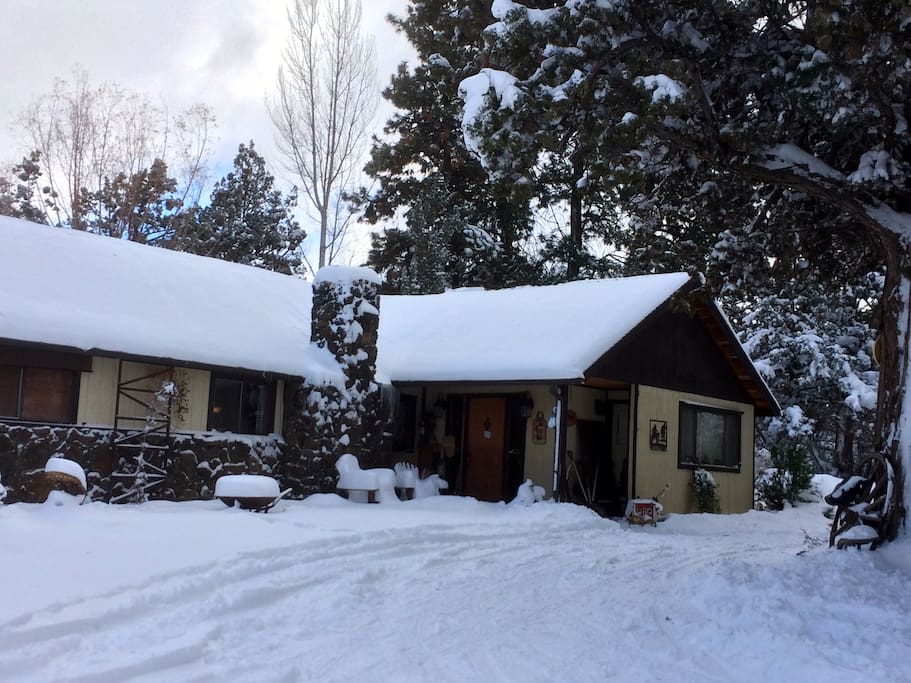 Yes, we do get snow and are only 25 miles from Mt Bachelor