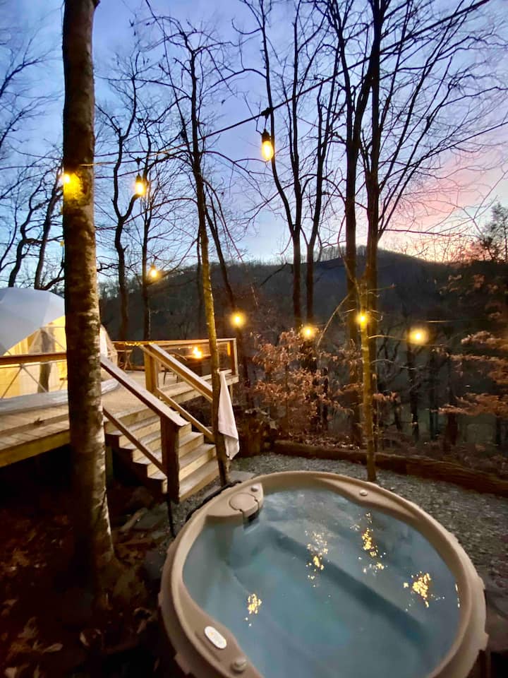 Tiny Geopod in Todd Hot Tub, Views, Outdoor Oasis Dome houses for