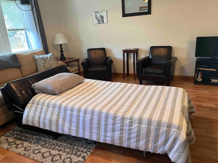 Charming And Spacious 1 Bedroom Studio - Cody, WY