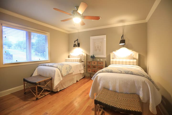 Bilik tidur ke-3 dengan 2 katil twin