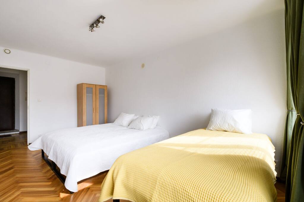 Sypialnia nr 1 ( 1 double bed and 1 single bed or 3 single beds)