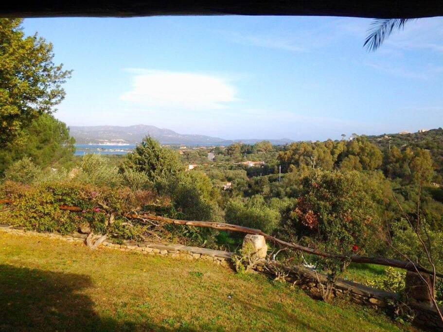 Giardino con vista sul Golfo Cugnana