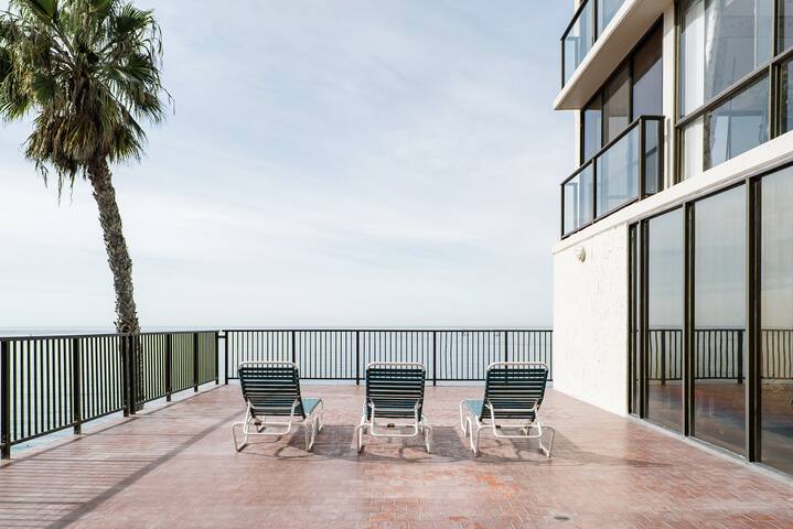 See the Ocean from a Modern Apartment in South Redondo Beach