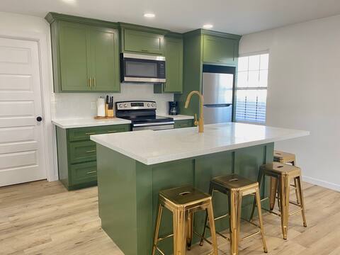⭐️Dreamy Casita Blanca! WIFI/Close to Mall/Downtown