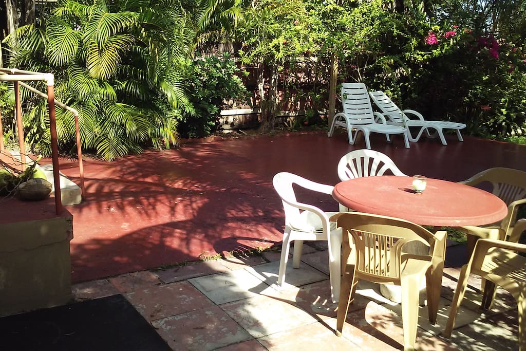 Rear patio table/chairs