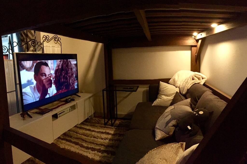 A cozy living room for two :)