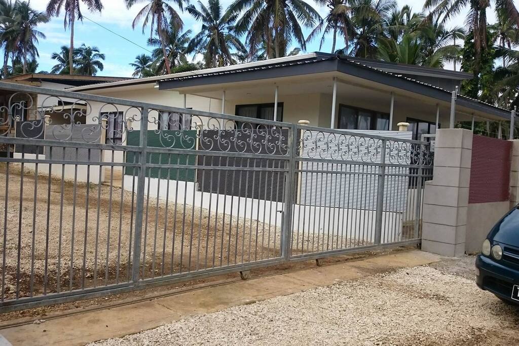 Gate