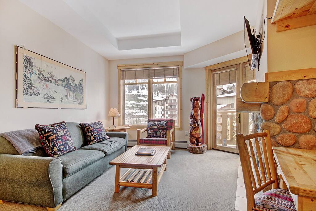 Cozy Living Room - There is a work/study desk.