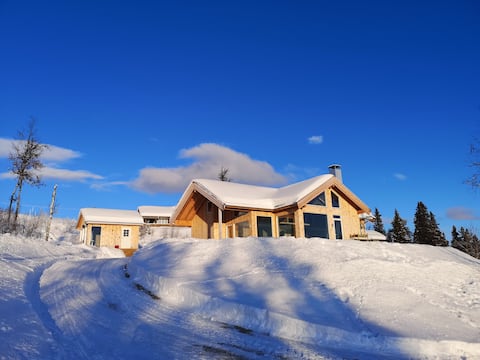 Large and modern cabin with panoramic views