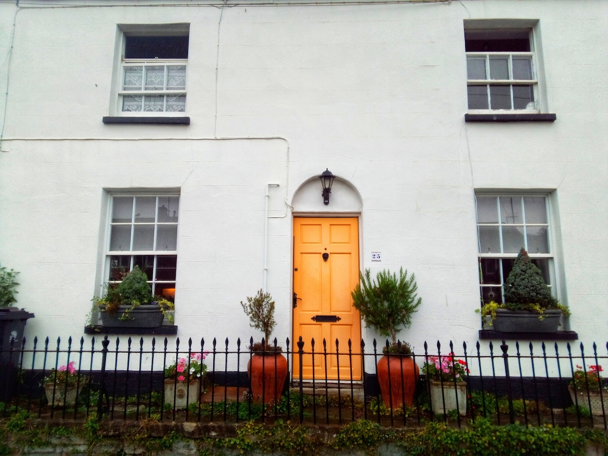 town house in the heart of Bridport. Townhouses for Rent in