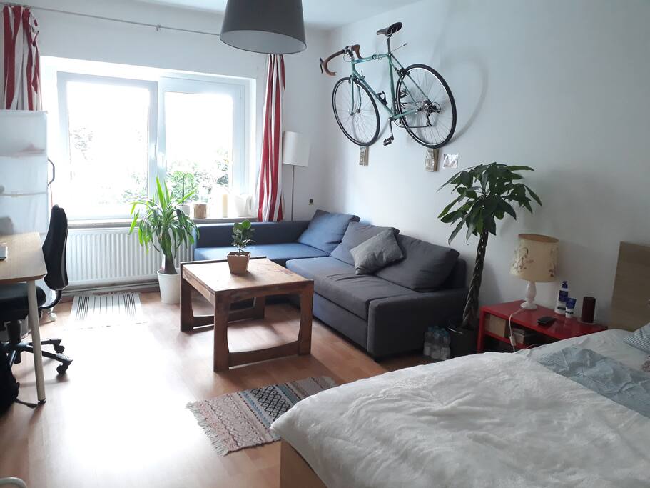 Schlafzimmer 1