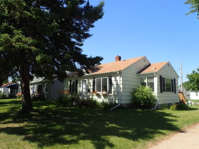 Beautiful home in heart of trendy Northeast