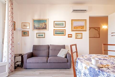 Popular Airbnb listing: Casina del Mare · 300m beach · park · A/C · pets in Cecina