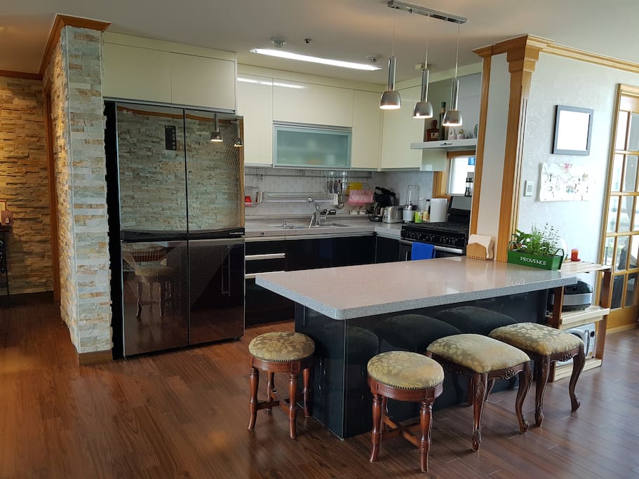 Open kitchen area with breakfast table