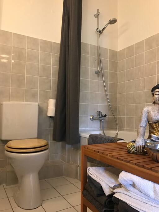 Badezimmer mit Badewanne