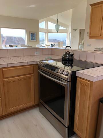 Sweeping Ocean Views, steps to sand – family fun gallery image 5