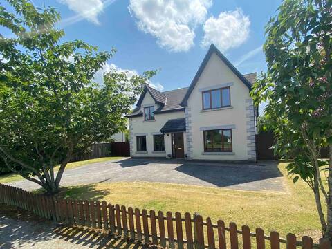 Spacious, comfortable 4/5 bed house, sleeps 10