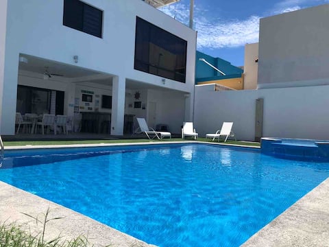 Big House Seaview private pool A/C TvWifi