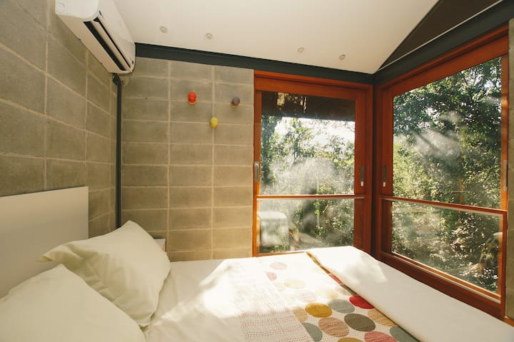Habitación principal, ropa de cama de verano.