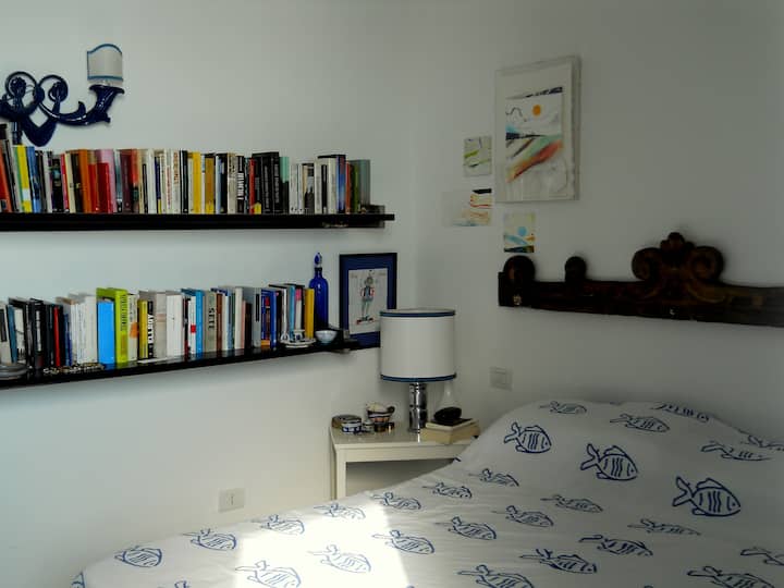 تفاصيل غرفة النوم الزرقاء