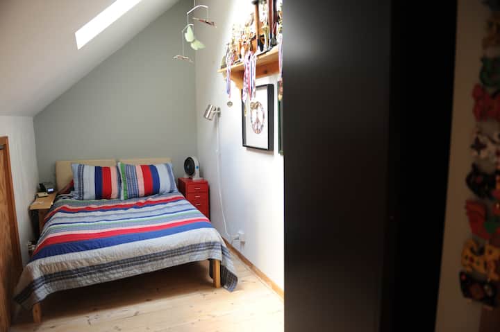 Საძინებელი 2
1 ორადგილიანი საწოლი