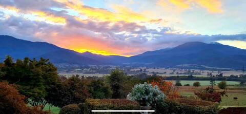 "View 180" - magnificent mountain and valley views