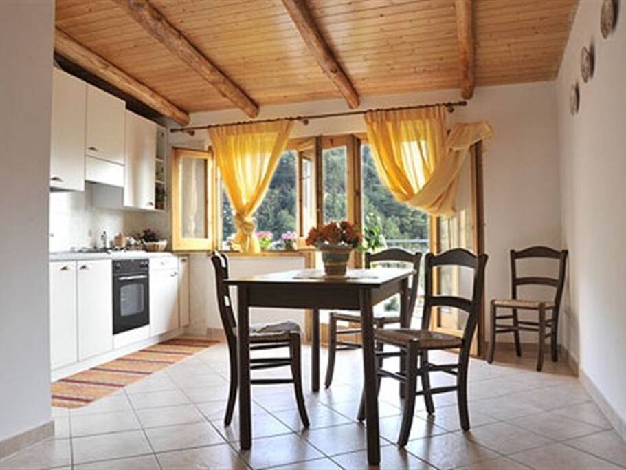 Cucina più sala da pranzo