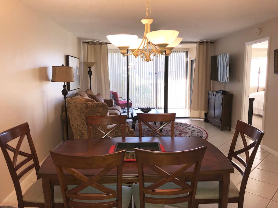Dining Room with 6 chairs