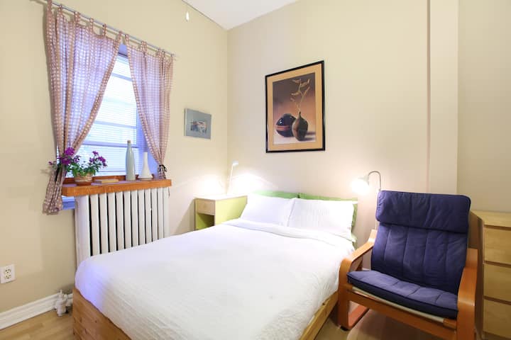 Monthly, Cozy + Clean Studio In The Junction - Toronto