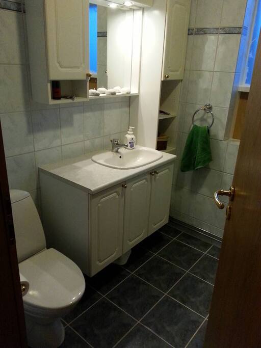 badroom with shower