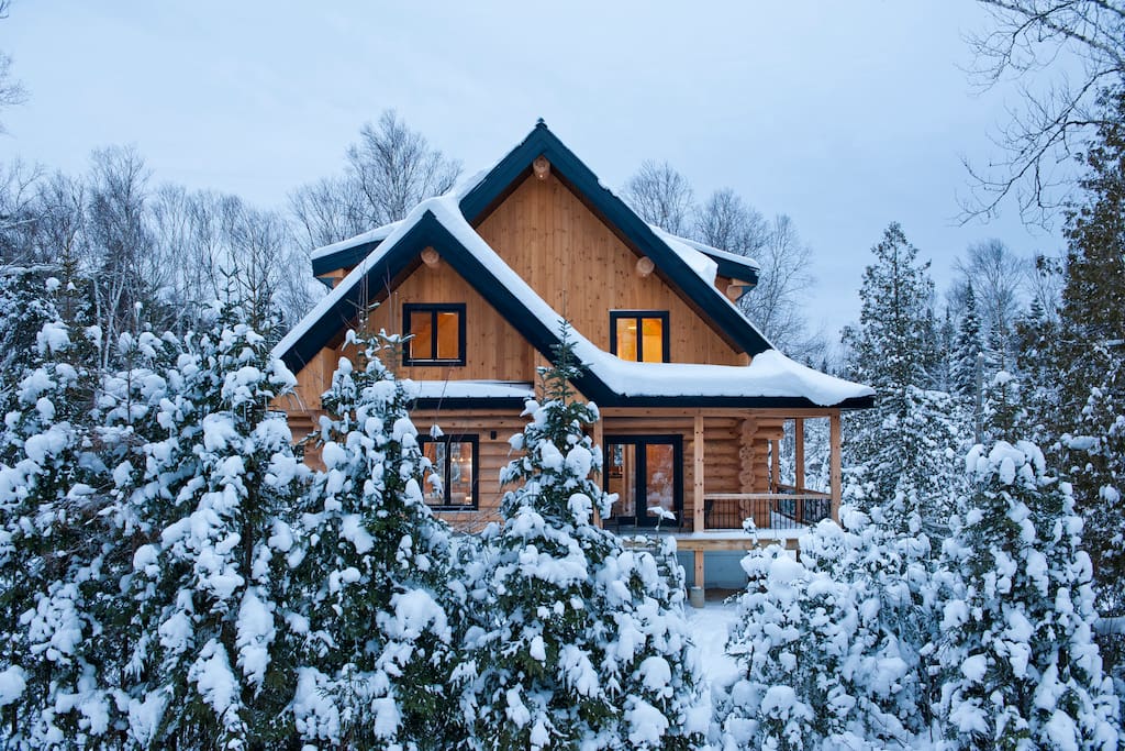 Beautiful and cozy log home Chalets for Rent in SaintDonatde
