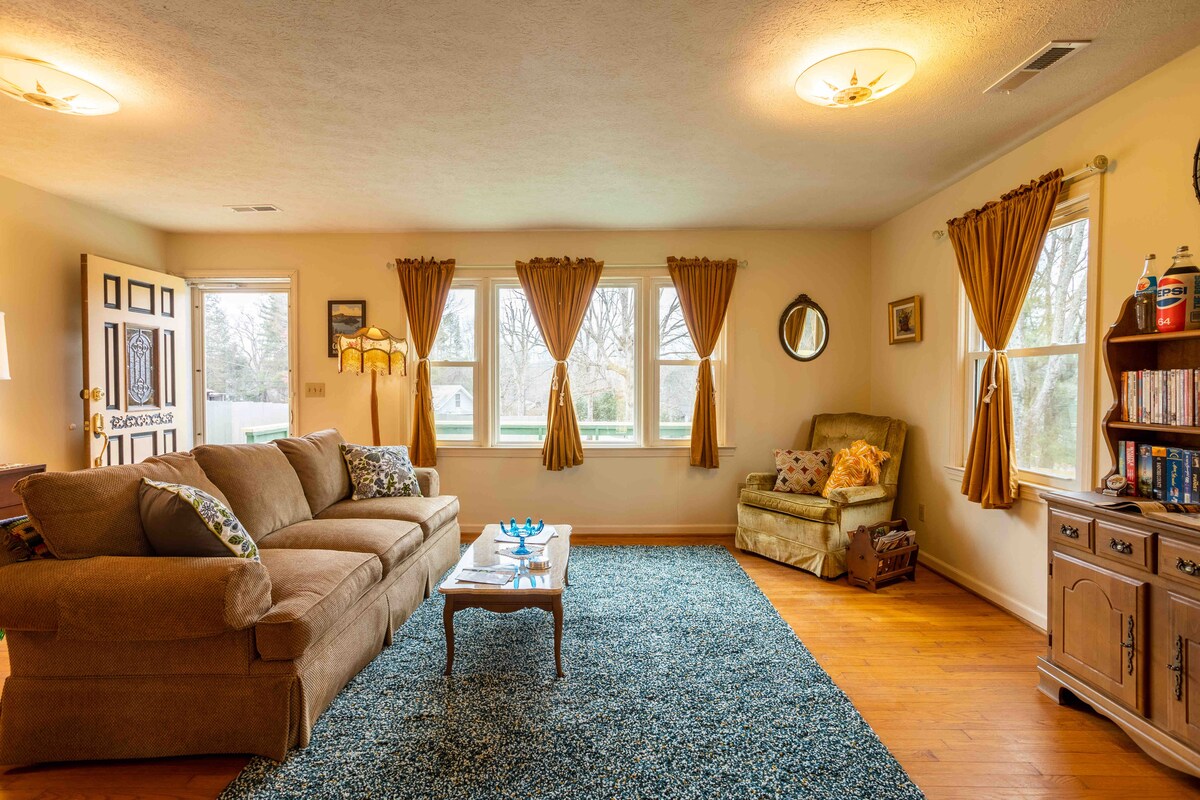 That '70s House—a chill stay w/ modern adaptations - Houses for