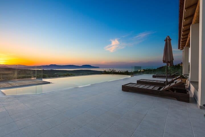 Villa Sugar- 2 km from the beach! - Villas for Rent in Episkopi, Crete ...