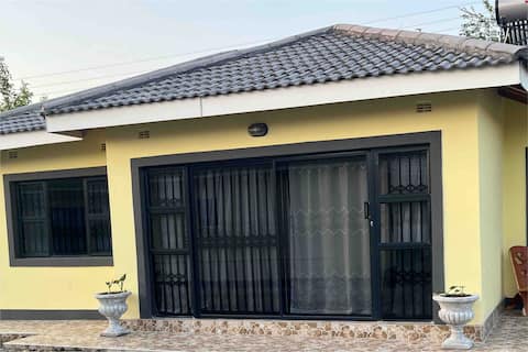 Spacious and peaceful modern 2 bedroom cottage