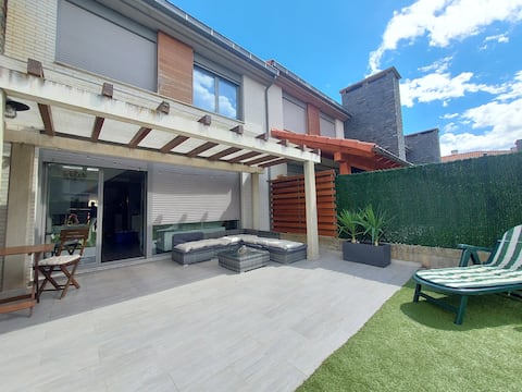 Townhouse in Cirueña with fireplace