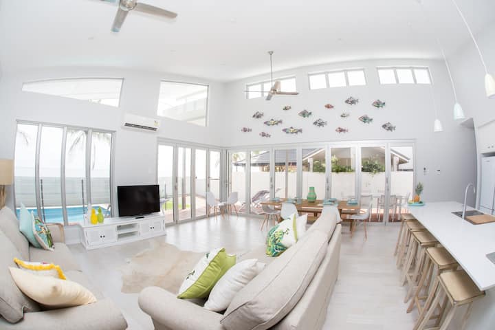 Luxury Ocean Property  “ La Flotte” In North Qld - Cairns
