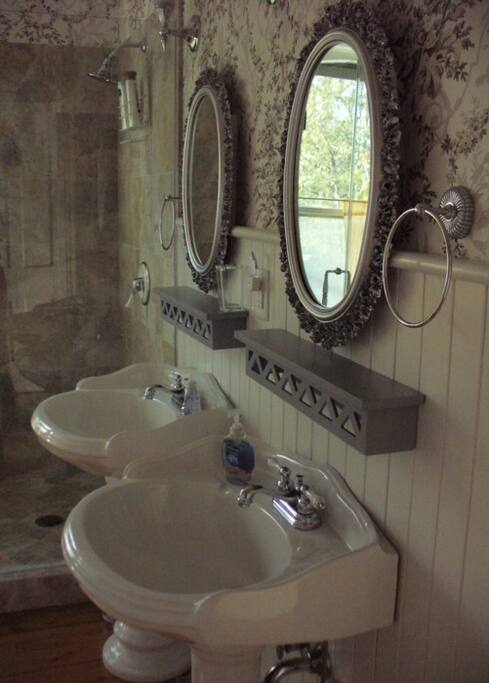 Creature Comfort room's bathroom