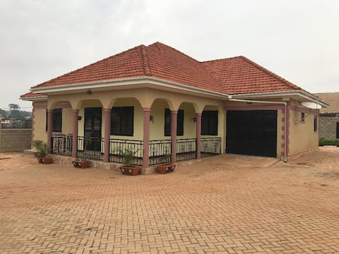 Súkromný, slušný, útulný dom Kampala