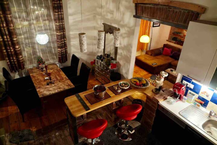 Pilsen Apartment 2016